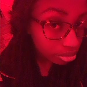 Meet your Posher, Alexis